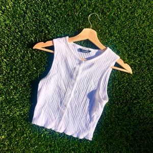 Neverworn super cute white top!!